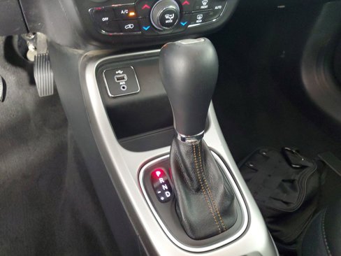 Used 2018 Jeep Compass Latitude w/ Popular Equipment Group image 17