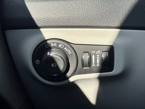 Used 2020 Jeep Compass Limited image 23