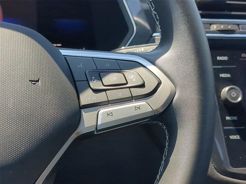 Used 2022 Volkswagen Tiguan SE w/ Panoramic Sunroof Package image 20