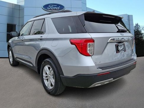 Certified 2022 Ford Explorer XLT w/ Equipment Group 202A image 4