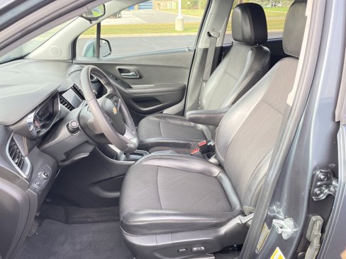 Used 2021 Chevrolet Trax LT w/ Driver Confidence Package image 16