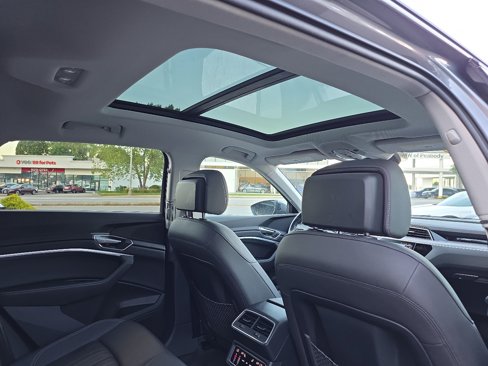 Used 2021 Audi e-tron Premium w/ Convenience Plus Package image 49