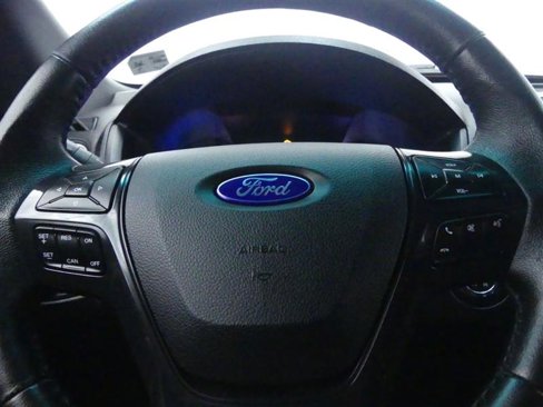 Used 2016 Ford Explorer XLT image 14