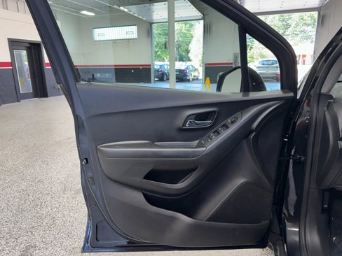 Used 2021 Chevrolet Trax LS w/ Tint and Cruise Package image 25