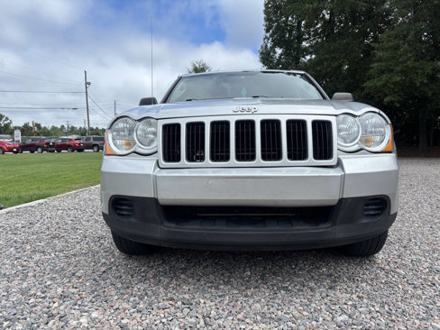 Used 2009 Jeep Grand Cherokee Laredo w/ Sun/Sound Group image 2