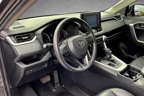 Used 2019 Toyota RAV4 XLE Premium image 13