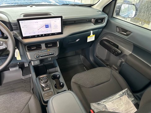 New 2025 Ford Maverick XL image 28