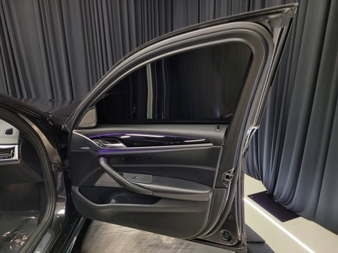 Used 2018 BMW M550i xDrive image 30