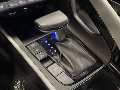 Used 2024 Hyundai Elantra Limited image 22