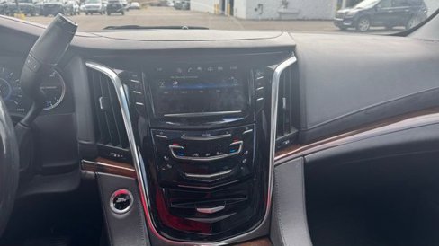 Used 2017 Cadillac Escalade Luxury image 15