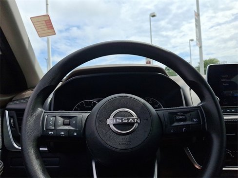 Used 2022 Nissan Rogue S image 18