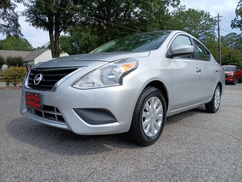 Used 2019 Nissan Versa SV image 2