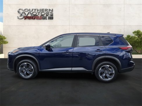 Used 2024 Nissan Rogue SV image 2