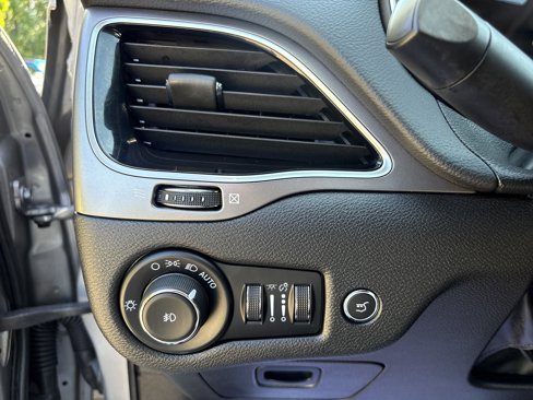 Certified 2021 Jeep Cherokee Limited image 32