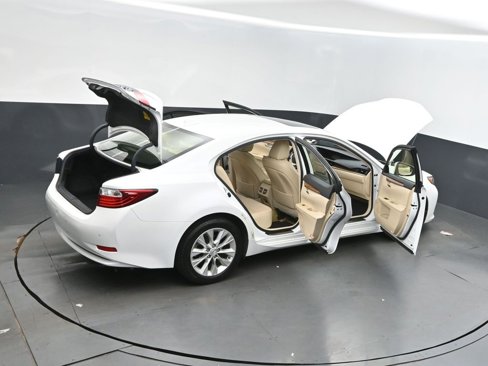 Used 2015 Lexus ES 300h image 47