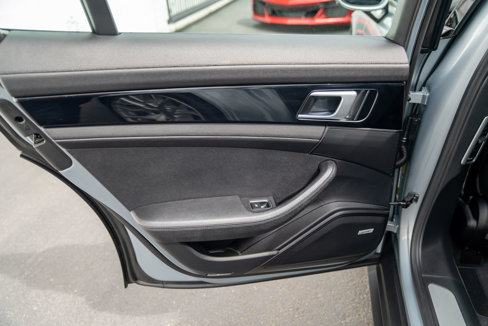 Used 2018 Porsche Panamera 4 image 28