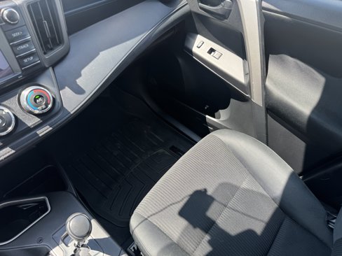Used 2016 Toyota RAV4 LE image 29