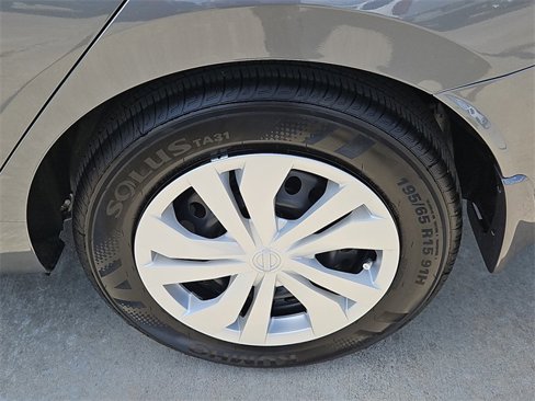 Used 2025 Nissan Versa S w/ Trunk Package image 13