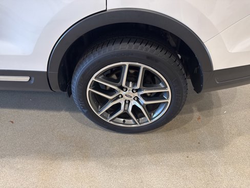 Used 2018 Ford Explorer XLT w/ Equipment Group 202A image 10