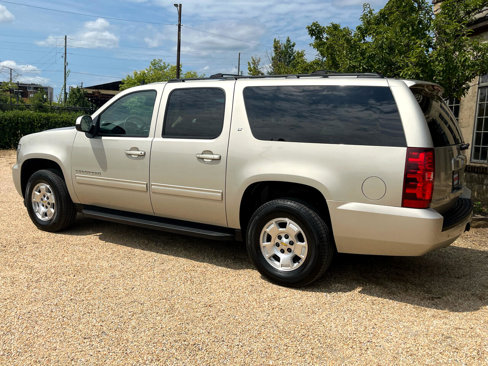 Used 2014 Chevrolet Suburban LT image 6
