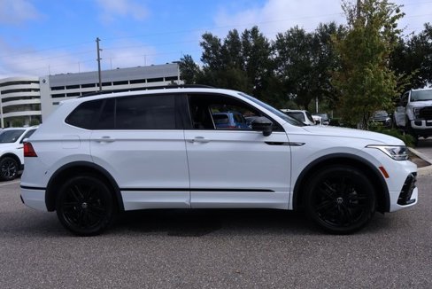 Used 2022 Volkswagen Tiguan SE R-Line image 8