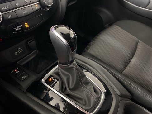 Used 2019 Nissan Rogue SV w/ Premium Package image 27