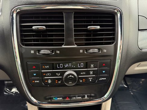 Used 2019 Dodge Grand Caravan SXT w/ Driver Convenience Group image 36