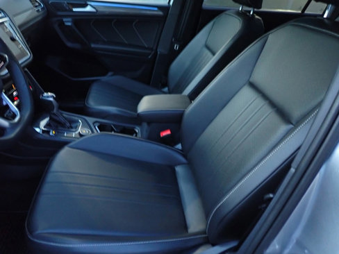 Used 2022 Volkswagen Tiguan SE R-Line image 17