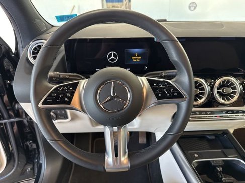 Used 2025 Mercedes-Benz GLA 250 4MATIC image 6