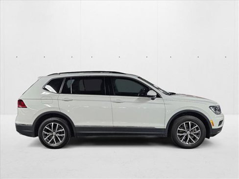 Used 2020 Volkswagen Tiguan SE w/ Panoramic Sunroof Package image 4