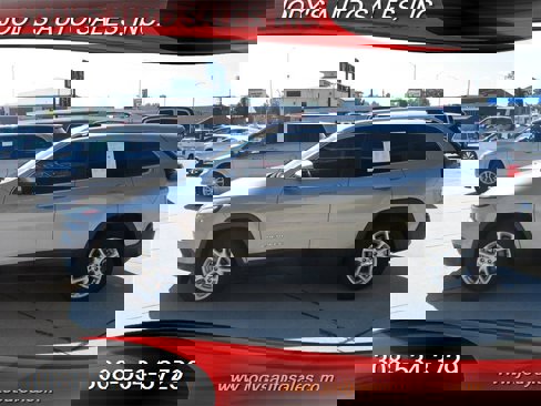 Used 2018 Jeep Cherokee Latitude w/ Safety Group image 24