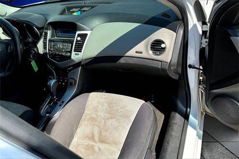 Used 2014 Chevrolet Cruze LS image 17