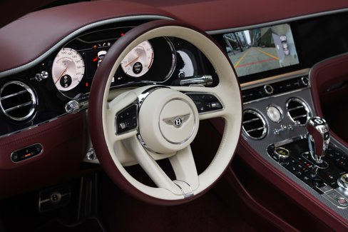 Used 2021 Bentley Continental GT V8 image 12
