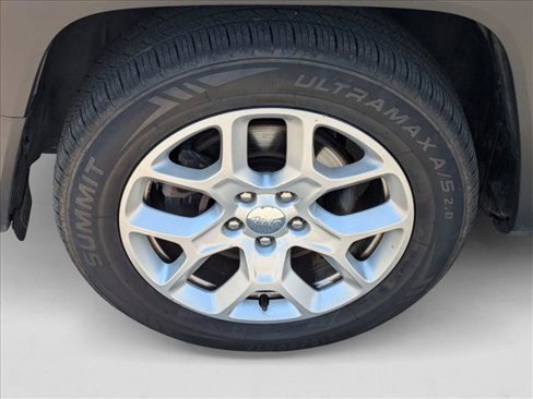 Used 2018 Jeep Renegade Latitude w/ Cold Weather Group image 23