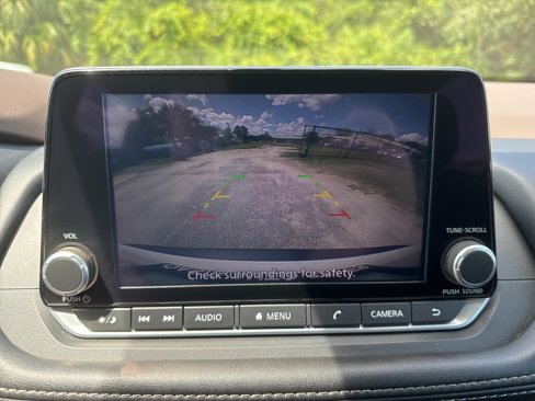 Used 2023 Nissan Rogue S image 16