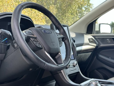 Used 2023 Ford Edge SEL image 13