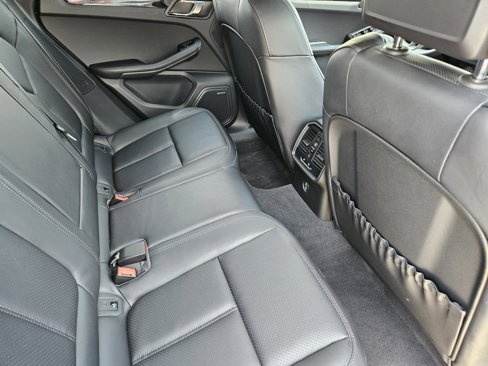Certified 2025 Porsche Macan Turbo image 38