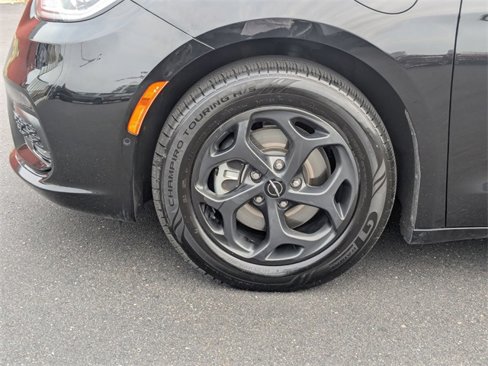 Used 2024 Chrysler Pacifica Premium image 13
