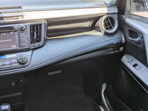 Used 2018 Toyota RAV4 XLE image 18