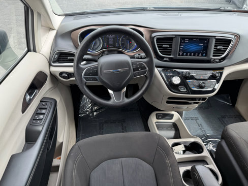 Used 2020 Chrysler Voyager LX image 15
