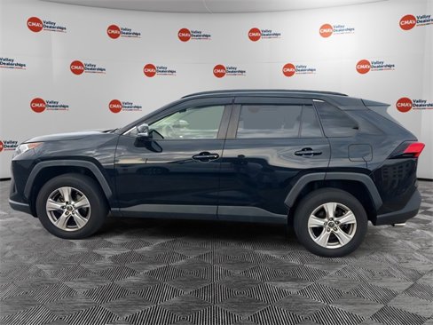 Used 2019 Toyota RAV4 XLE image 2