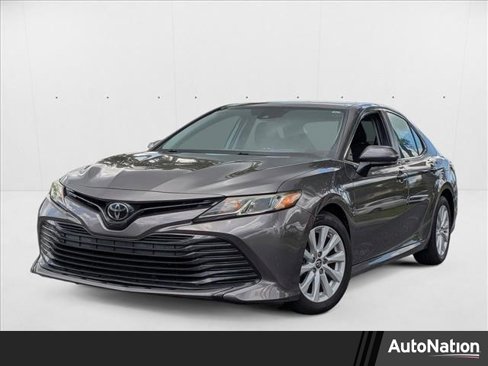 Used 2019 Toyota Camry LE image 1