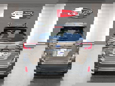 Used 2022 Subaru Outback Premium image 7