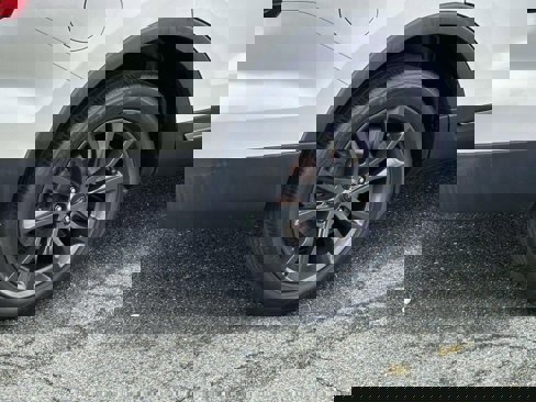 Used 2017 Ford Explorer XLT w/ Equipment Group 202A image 8
