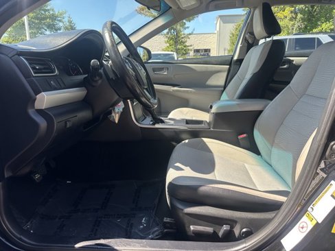 Used 2016 Toyota Camry SE image 11