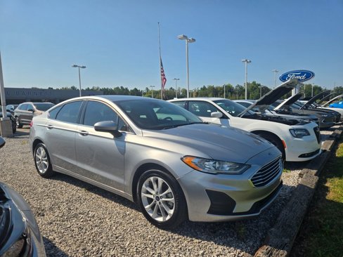 Used 2020 Ford Fusion SE image 2