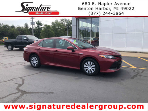 Used 2019 Toyota Camry LE image 1