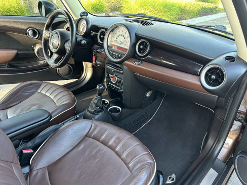 Used 2011 MINI Cooper Clubman w/ Premium Pkg image 13