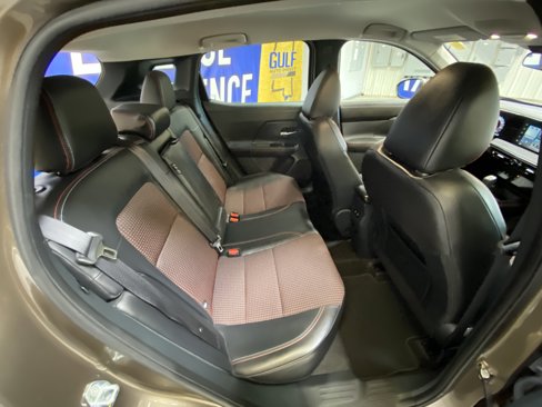 Used 2025 Nissan Kicks SR image 28