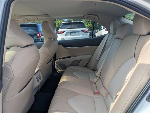 Used 2020 Toyota Camry XLE image 12